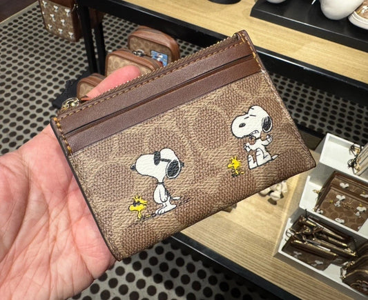 Snoopy Printed Brown Card Holder Wallet – Compact Zip Card Case for Men & Women