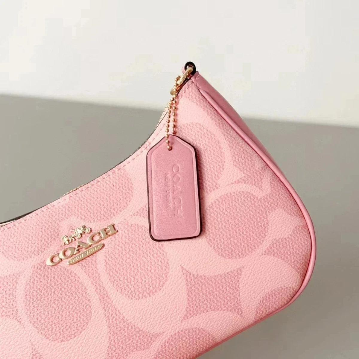 Pink Leather Shoulder Bag with Gold Chain – Women's Handbag